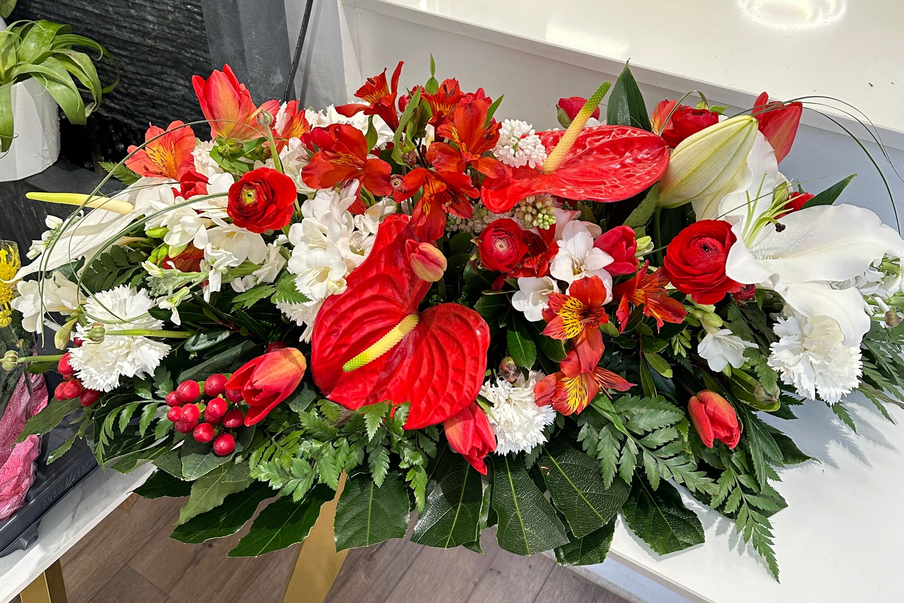 CENTRE DE TAULA VERMELL I BLANC