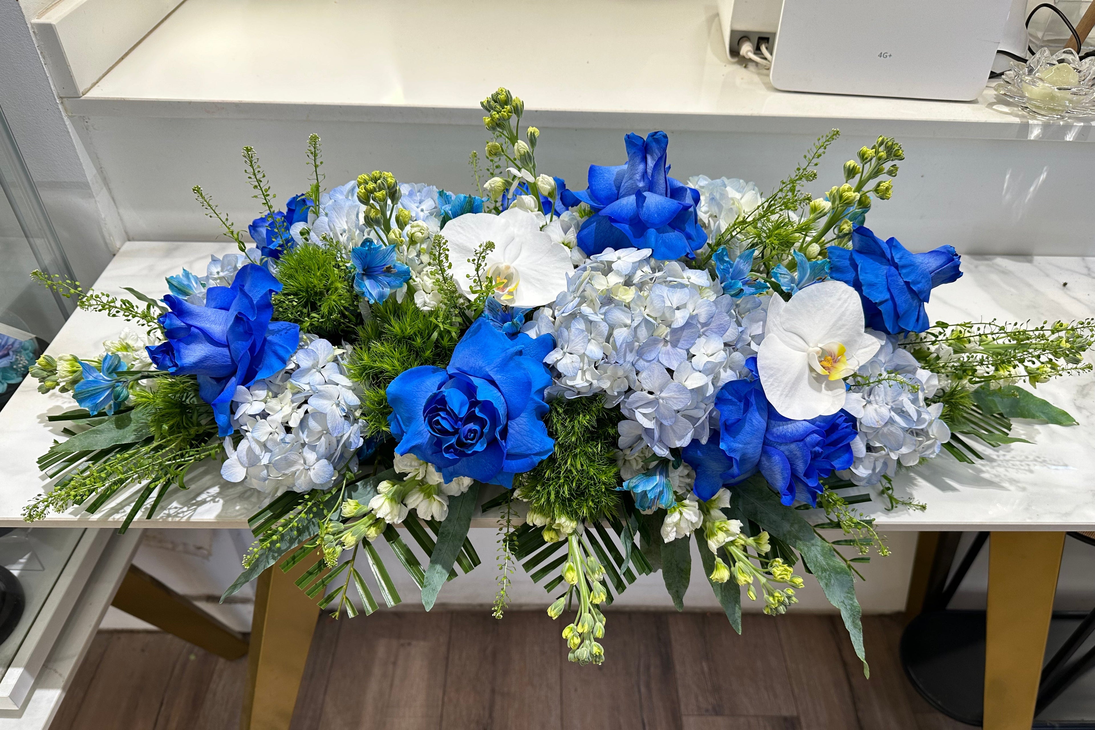 CENTRE DE TAULA BLAU I BLANC